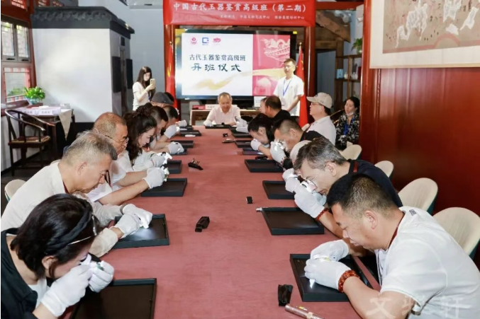 研学纪实|叶舒宪教授全天亲授:溯源千年玉文脉，实物实操淬炼鉴藏真功